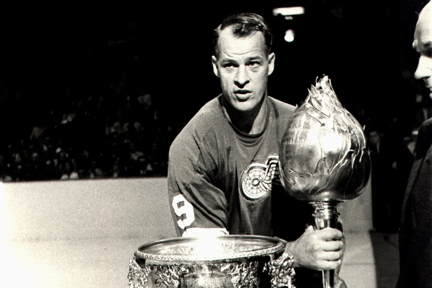 This Day In Hockey History-May 5, 1953-Howe Tops Big Season By Taking Hart Trophy