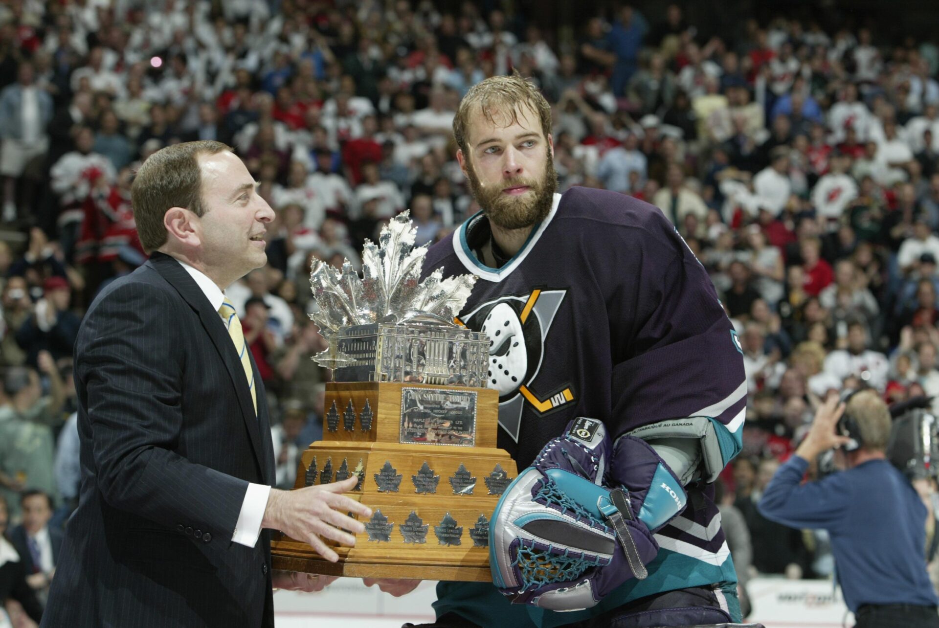 This Day In Hockey History-June 6, 2007-Memory of past MVP victory leaves Ducks’ Giguere Conn Smythe-shy